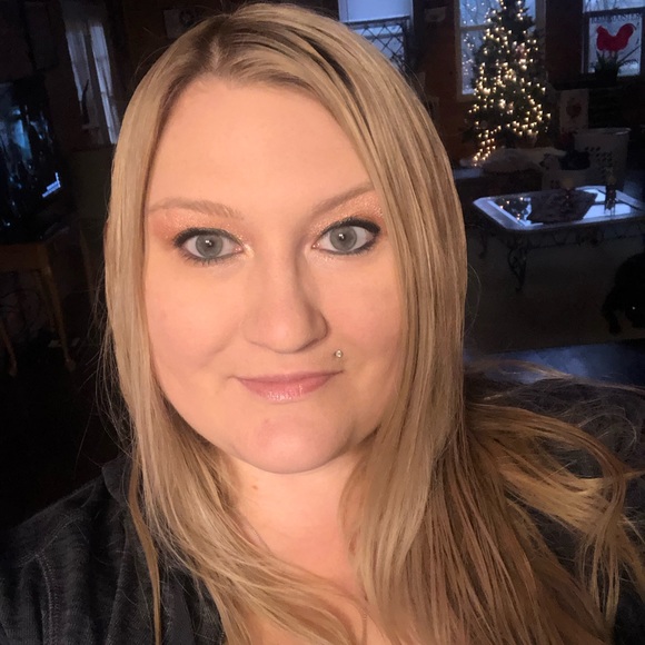 Meet your Posher, Casey - Picture 2 of 5